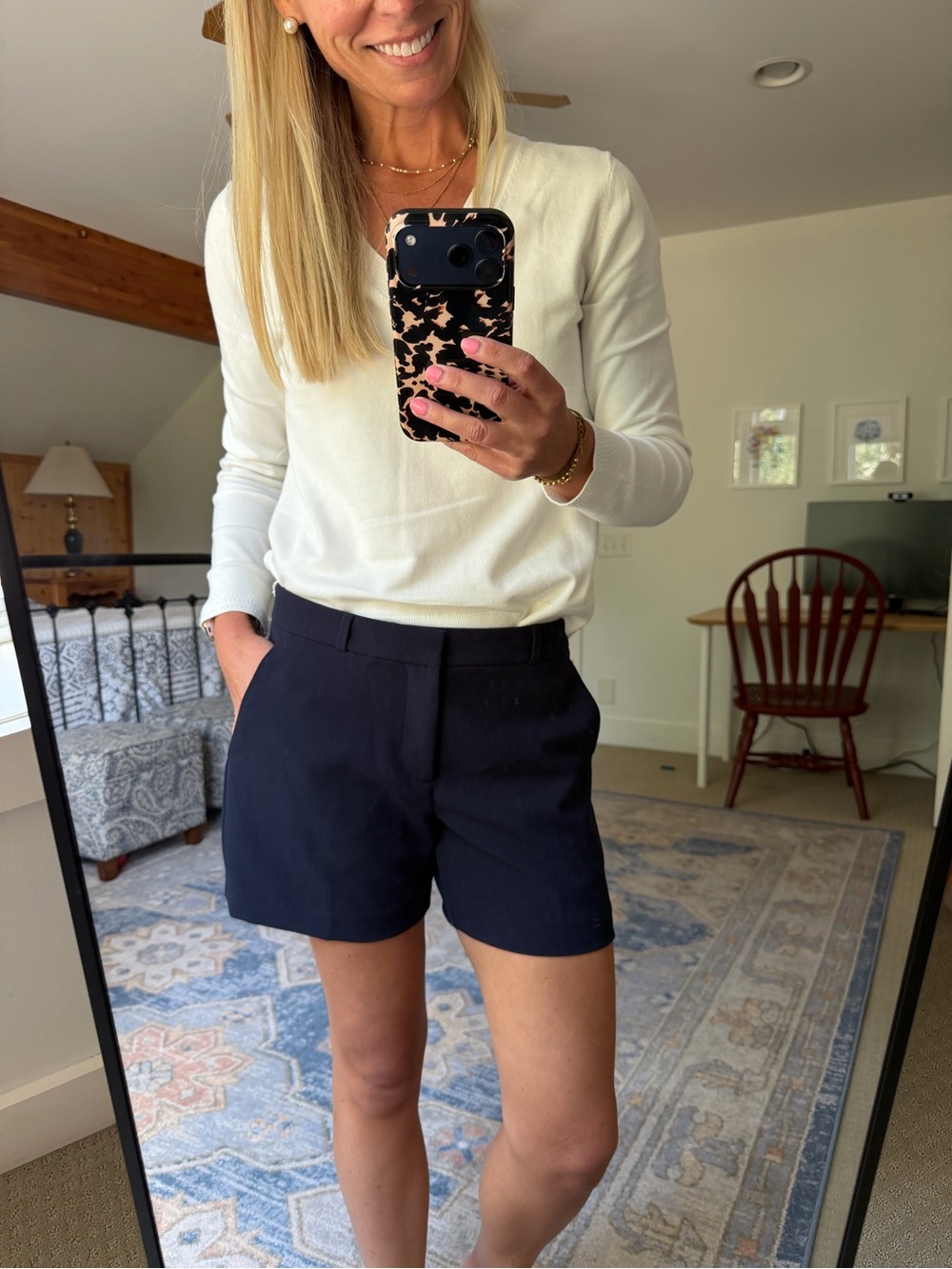 Women’s Classy/Dressy Banana Republic Navy Shorts, Size 6-never worn!